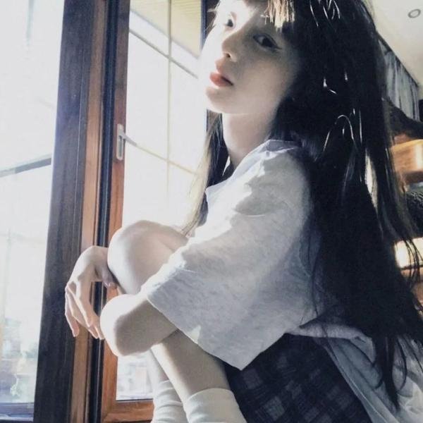 带剑女孩